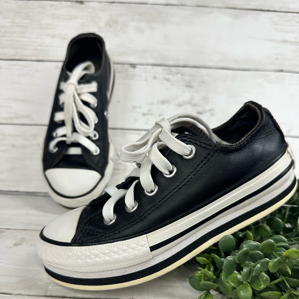 Converse Chuck Taylor All Star Low Leather black  Girls Size 11